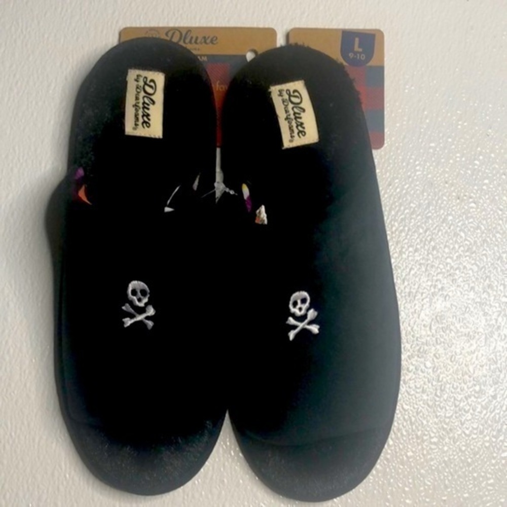 NWT women's "Dearfoam" black skeleton slippers size large 9/10